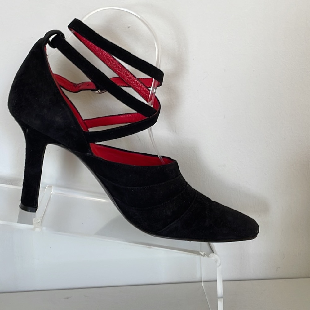 DONNA KARAN - BLACK SUEDE HEELS